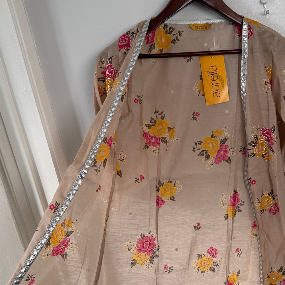 Indian Floral Embroidered Open Front salwar kameez dress with jacket - Picture 15 of 15